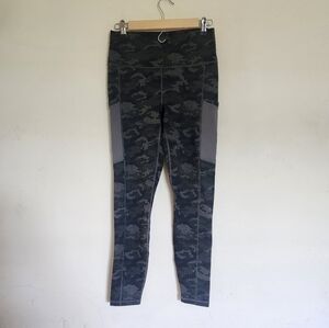 Fabletics Power Hold Camo Print Athletic Leggings with Pockets size Medium